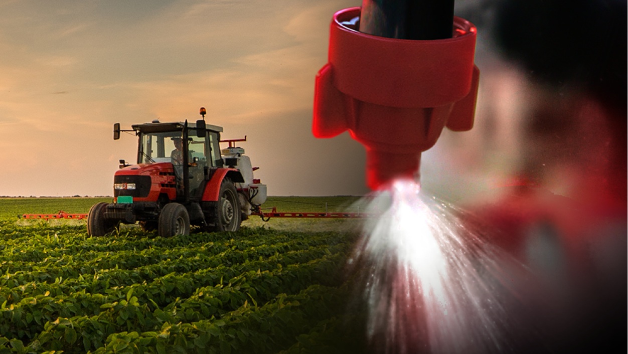 trator no fundo mangueira na frente